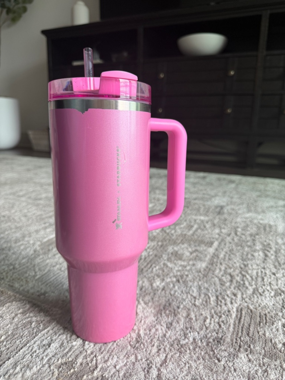 Stanley × Starbucks Pink 40oz Tumbler | Handle Cup |
Limited EDITION